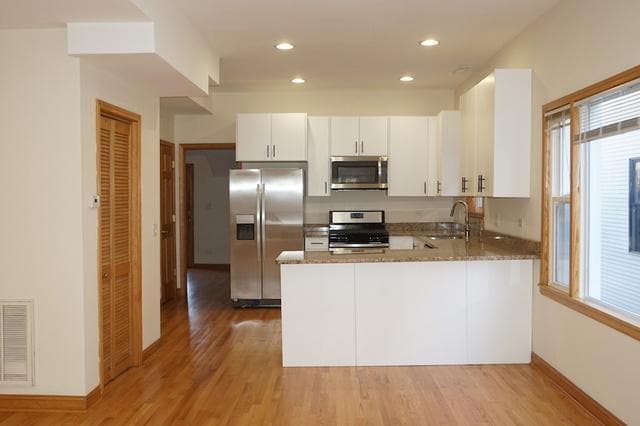 Building Photo - 2847 N Rockwell St Unit 2