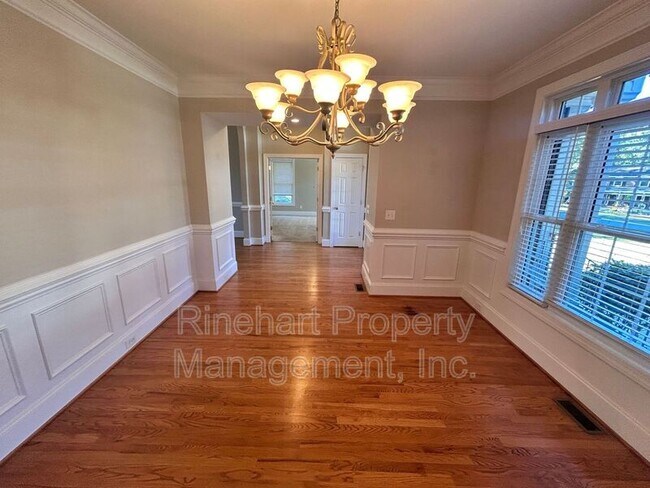 Photo - 1212 Auburndale Ln