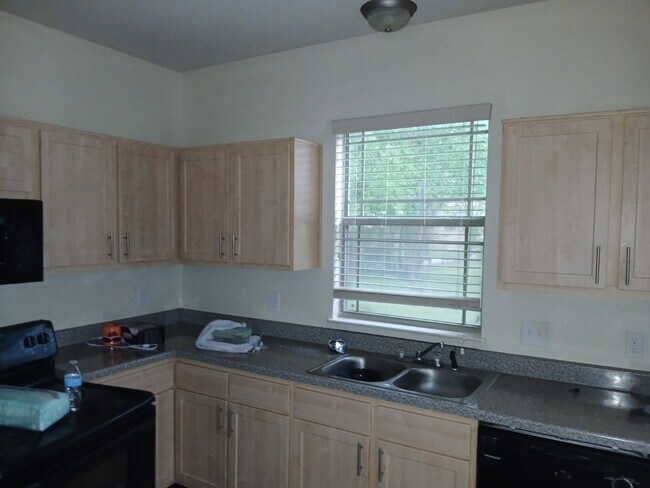 Photo - The commons at Somerville Unit 2