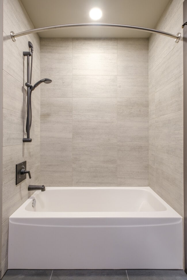 Photo - 30 N Sangamon St