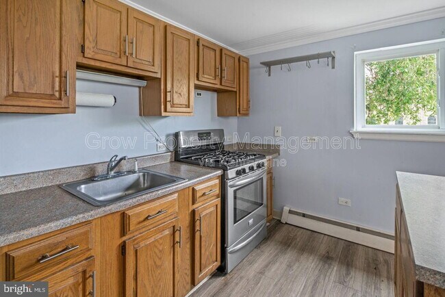 Photo - 4714 Fowler St