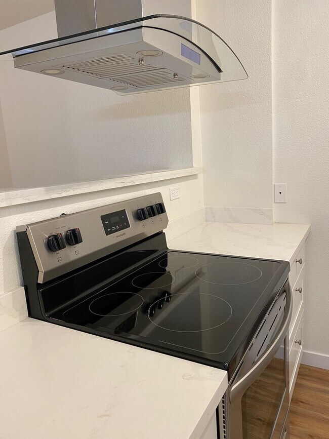 Photo - Updated 2bed/1bath Apartment in Prime Redmond Location! Unit C4