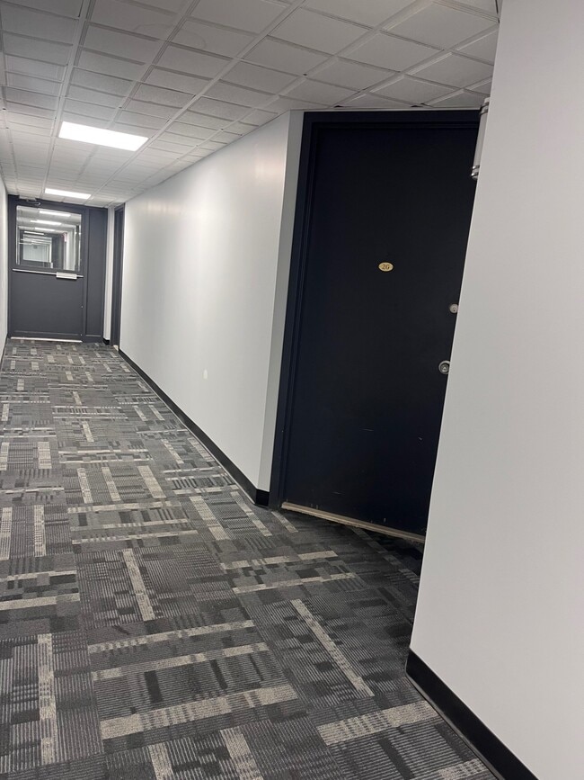 Photo - 121 Wellington Ct Unit 3I