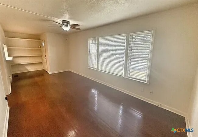 460 Comal Ave