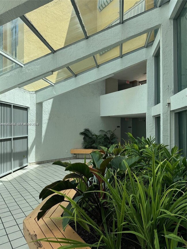 Photo - 11790 SW 18th St Unidad 304-3