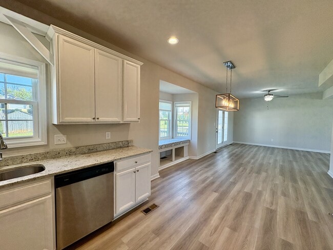 Photo - 189 Traverse Dr