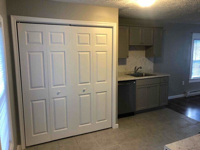 Photo - 527 Charles St Unit 2nd Floor