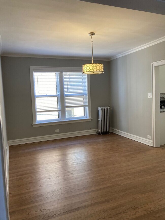 Photo - Sunny & Spacious Deluxe Edgewater One Bedroom Apartment - Cats Welcome! Unit 1605-2