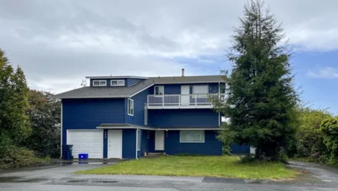 Downstairs Unit Available - 445 Pine St