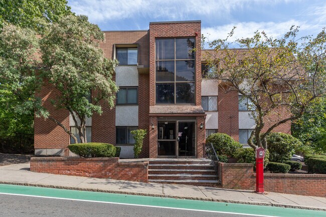 Entrance - 19 Central St