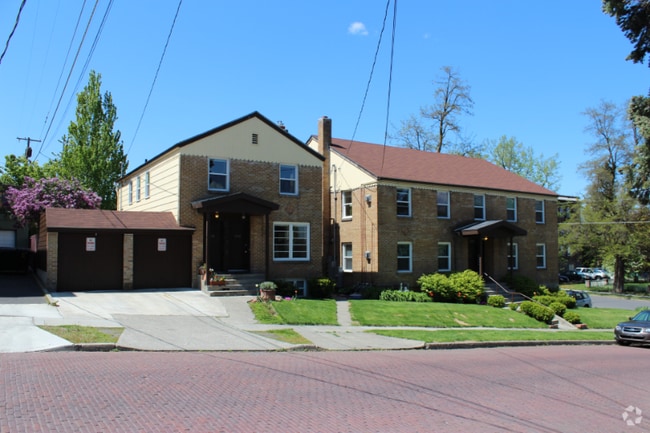 Building Photo - 104 S Oak St Rental