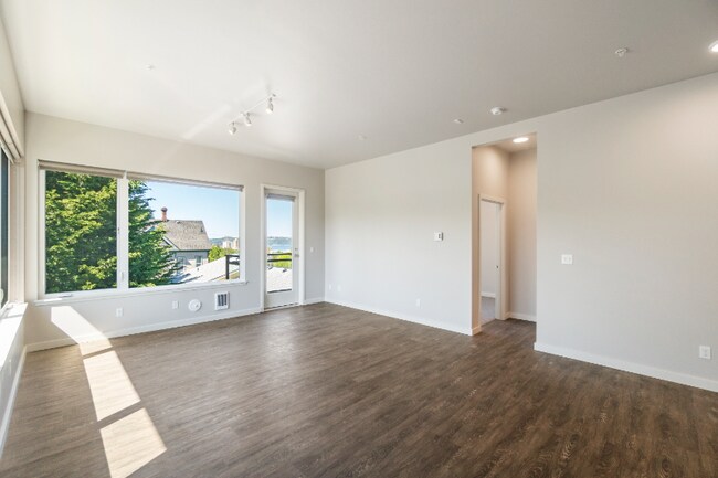 Photo - 1925 S I St Unidad A303