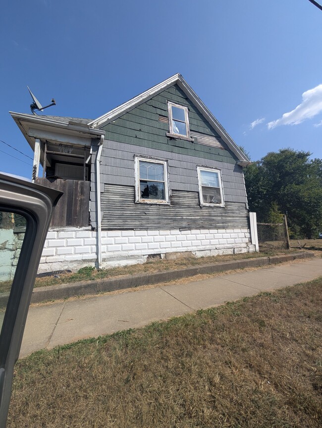 Photo - 422 S Louisa St