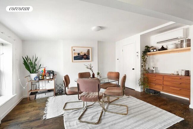 Photo - 275 Vanderbilt Ave