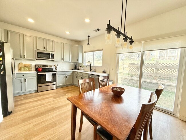 387 Ivory Cir