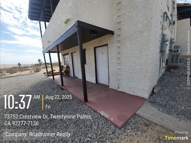 Building Photo - 73752 Crestview Dr Unit B