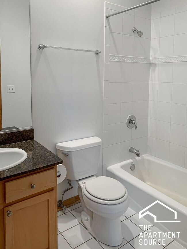 Photo - 1103 W Cornelia Ave Unit 2