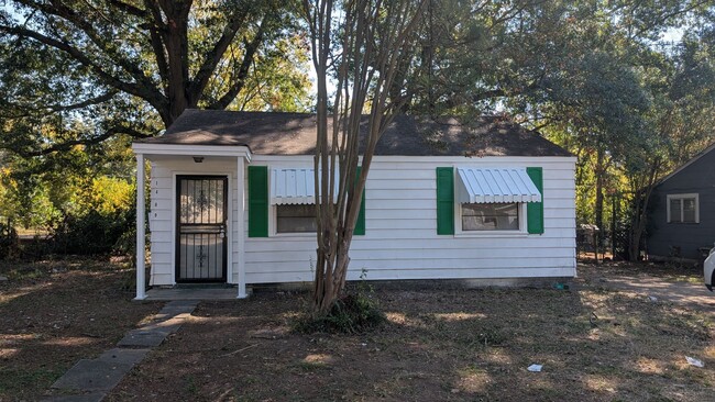 Newly Renovated 2BR with Large Fenced Yard - Newly Renovated 2BR with Large Fenced Yard Casa