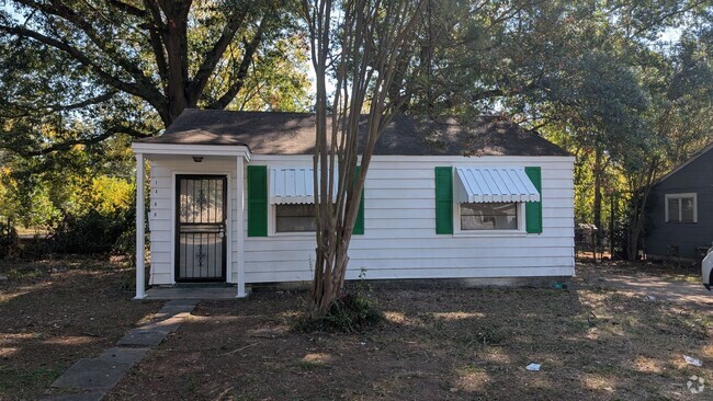 Building Photo - Newly Renovated 2BR with Large Fenced Yard Rental