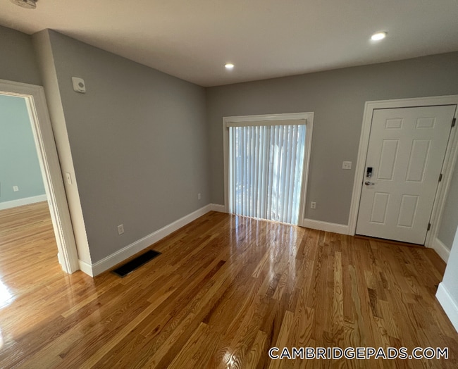 Photo - 372 Oxford St Unit 2