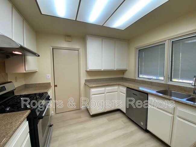 Photo - 1124 Song Ct