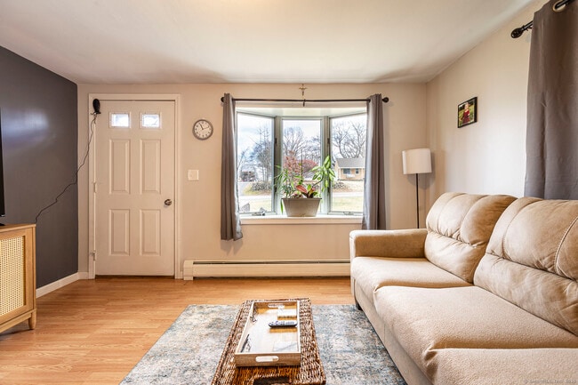 Photo - 28 Elaine Dr