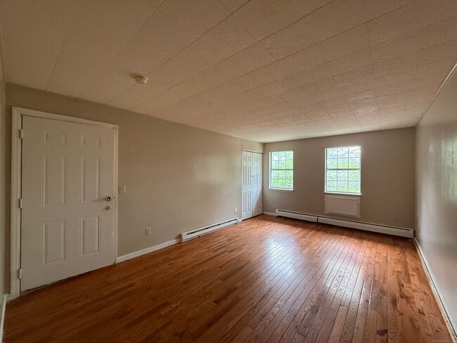 Photo - 106 Angel Dr Unit APT C