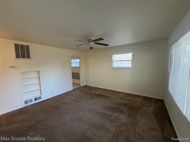 Photo - 1561 E Meyers Ave