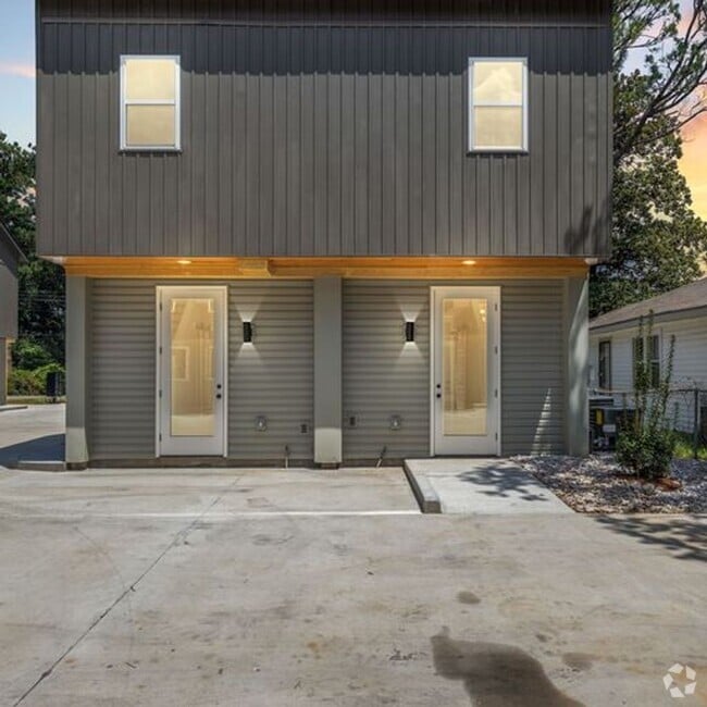 Building Photo - 1 Bed 1.5 Bath Condo Near Campus!