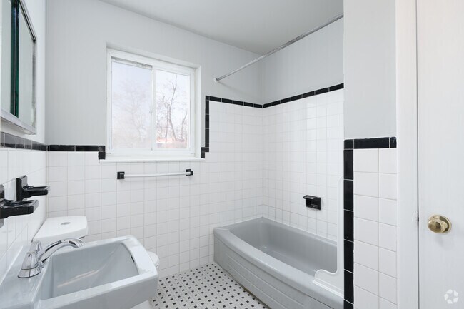 1BR, 1BA 950SF