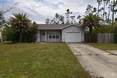 Building Photo - "Charming 3-Bedroom Retreat with 2 Full Ba... Rental