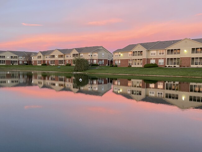 Amanecer sobre el estanque - Foxfire at Valley Lakes Apartamentos