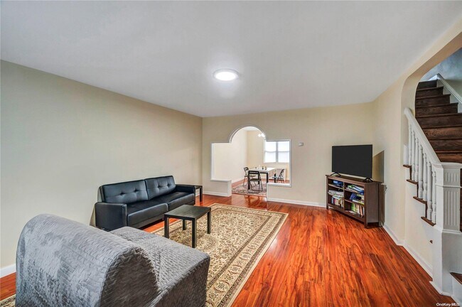 Photo - 25-76-76 47th St