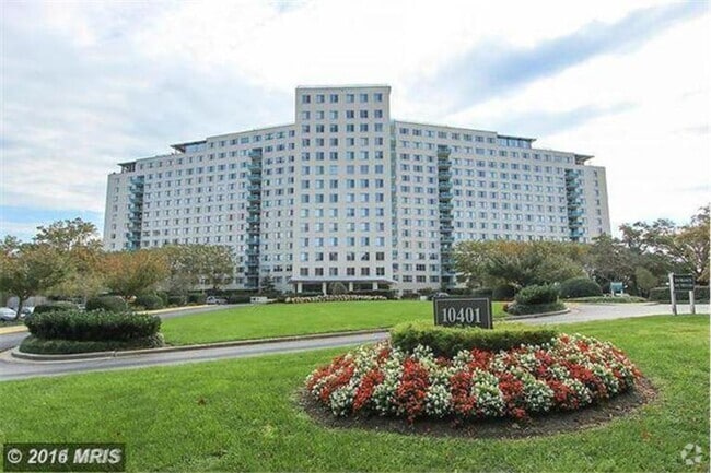 Building Photo - Lovely Studio Apartment in Highly-Sought G...