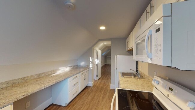 Photo - 2300 N High St