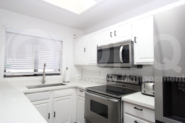 Photo - 170 E Guadalupe Rd Townhome