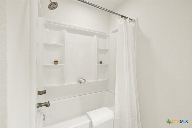 Photo - 312 N La Vernia St
