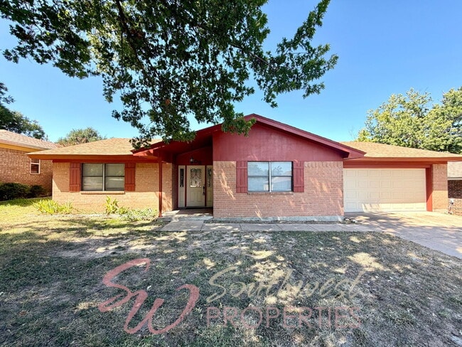 Building Photo - Lovely 3 bedroom 2 bath in desirable neighborhood