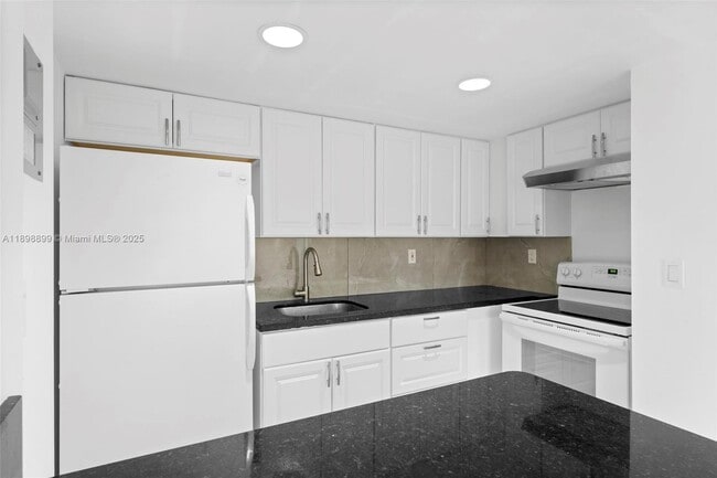 Photo - 4335 NW S Tamiami Canal Dr Unidad 111
