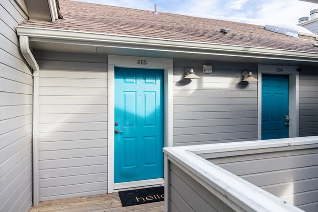 Photo - Pre Lease: Top floor One Bed One Bath Cond... Unit 303