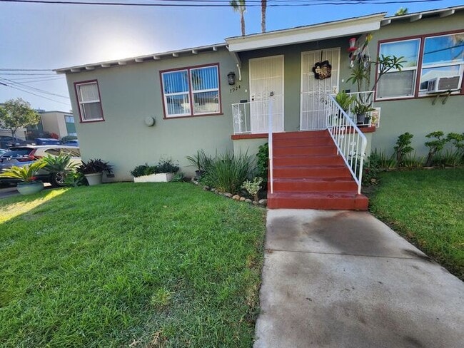 Building Photo - Recently Reduced!*New Year's Special!!*Vintage duplex near La Mesa Village + basement storage!