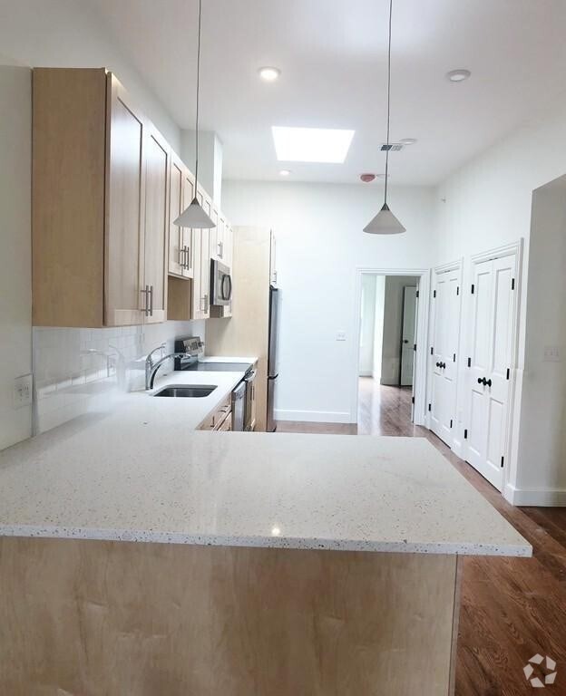 Building Photo - 1776 Beacon St Unit 2 Rental