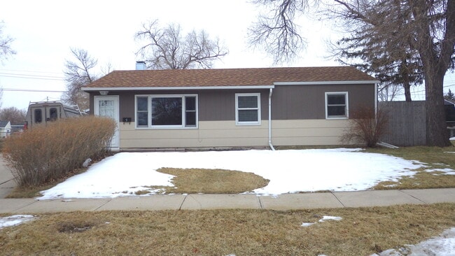 Building Photo - 9 Montana St