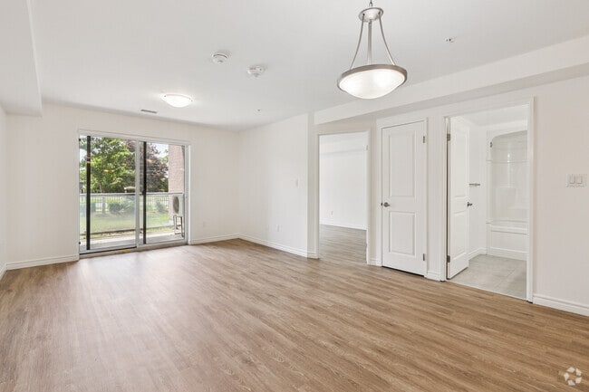 1BR, 1BA - 786SF - Living Room
