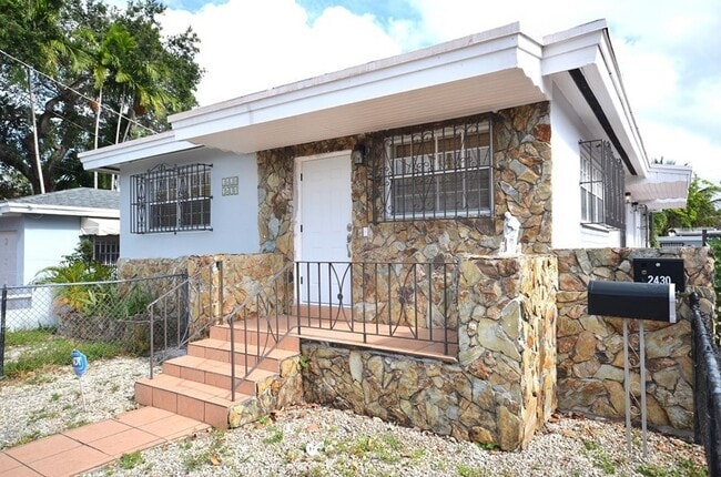 Photo - 2428 SW 16th St Townhome