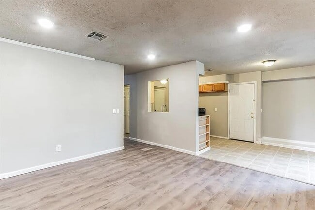 109 W Shadywood Dr
