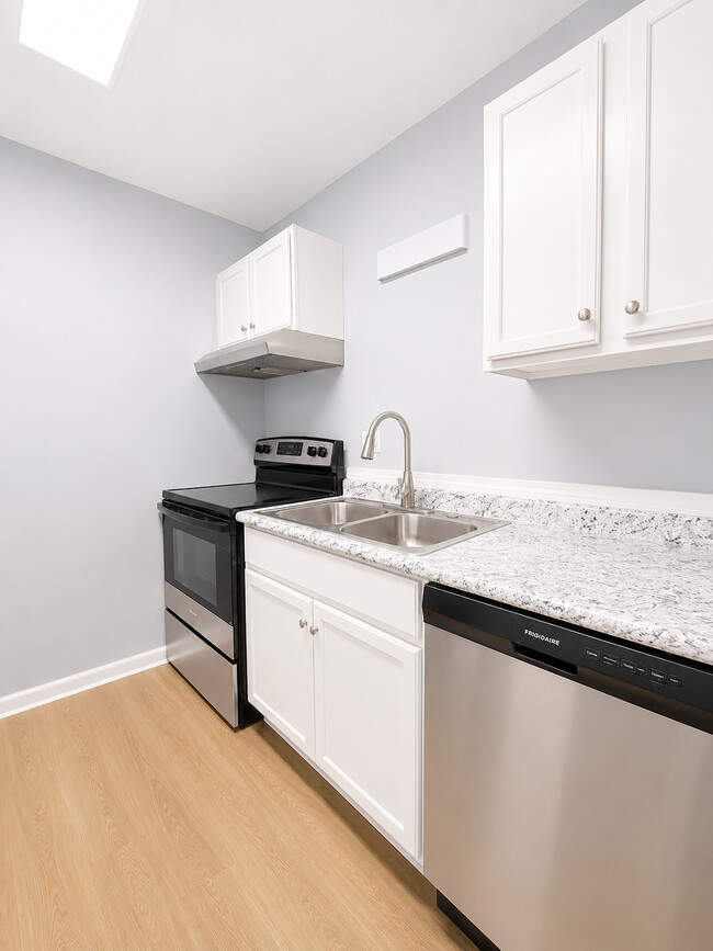 Glen Oaks Luxury Apartment Homes