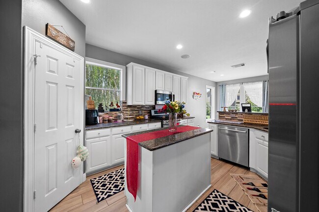 Photo - 815 Arlington Ln