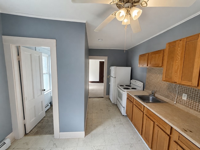 Photo - 182 Grove St Unit 2