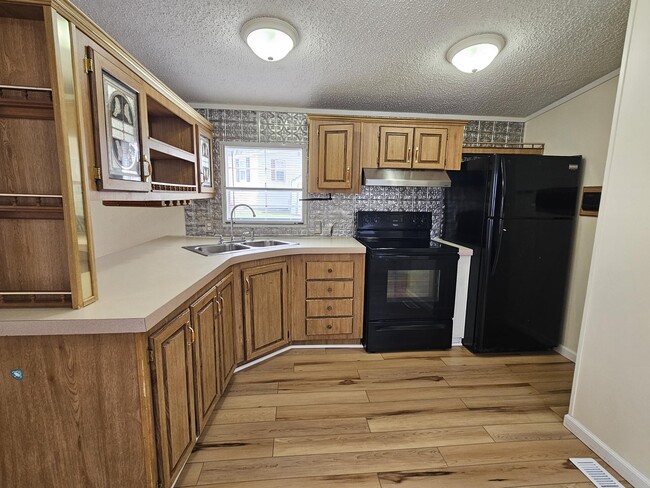 Building Photo - 115 Sharon Rd Unit 25